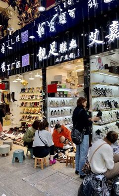 十三行清倉(cāng)掃貨攻略!買(mǎi)衫過(guò)新年,見(jiàn)識(shí)廣州最大服裝批發(fā)集散地