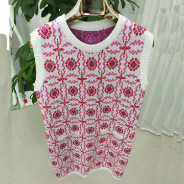 優(yōu)雅與品質(zhì)的完美結(jié)合 解析羊毛高級(jí)定制小香風(fēng)提花無(wú)袖針織連衣裙